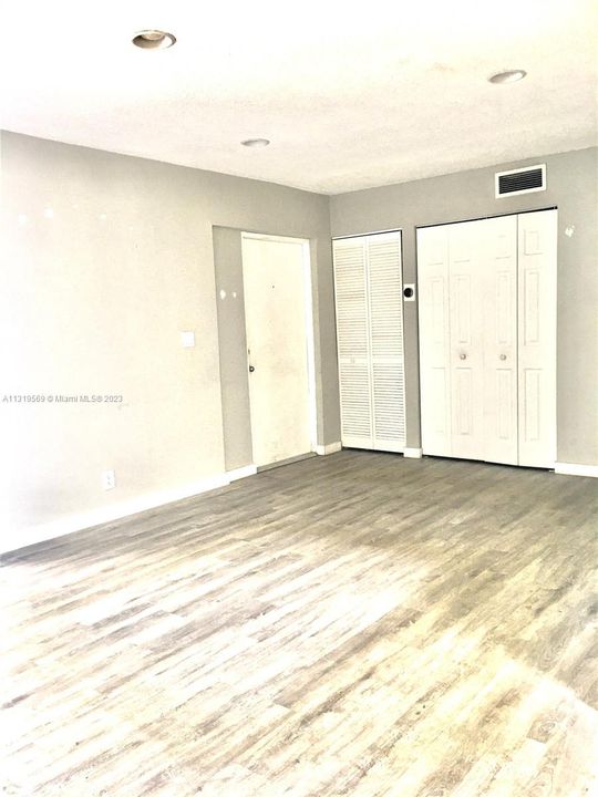 Recently Rented: $1,800 (2 beds, 1 baths, 868 Square Feet)