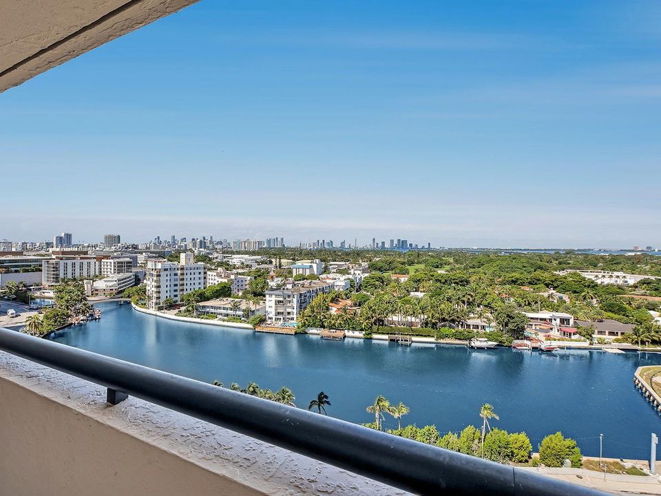 Recently Rented: $2,800 (1 beds, 1 baths, 848 Square Feet)