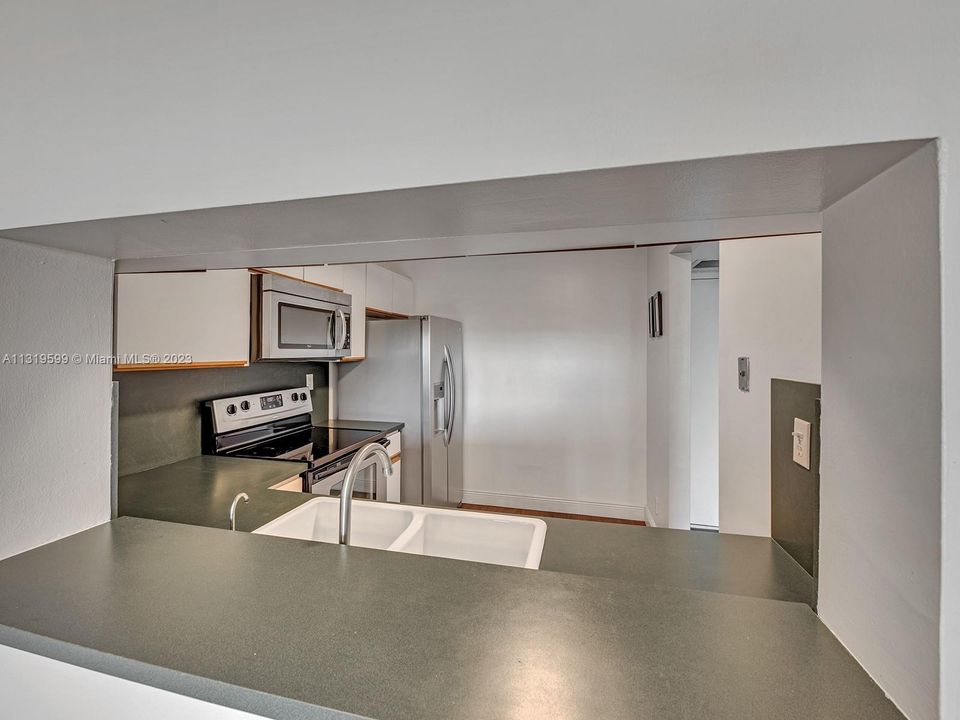 Recently Rented: $2,800 (1 beds, 1 baths, 848 Square Feet)