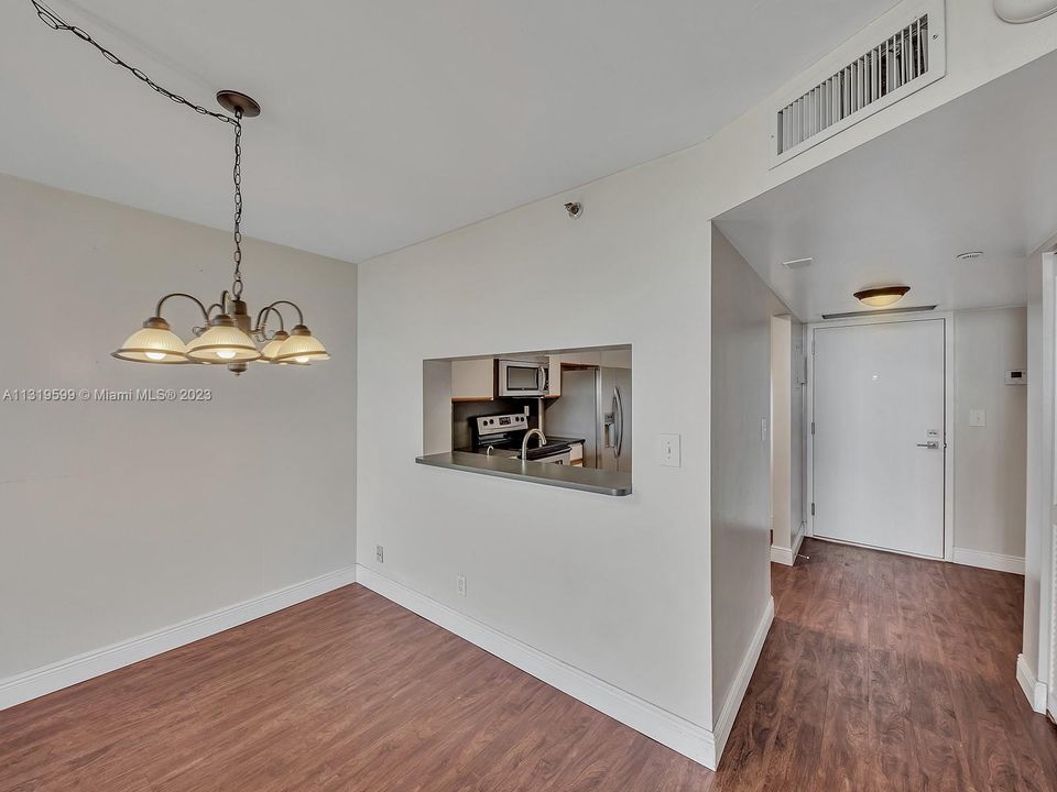 Recently Rented: $2,800 (1 beds, 1 baths, 848 Square Feet)