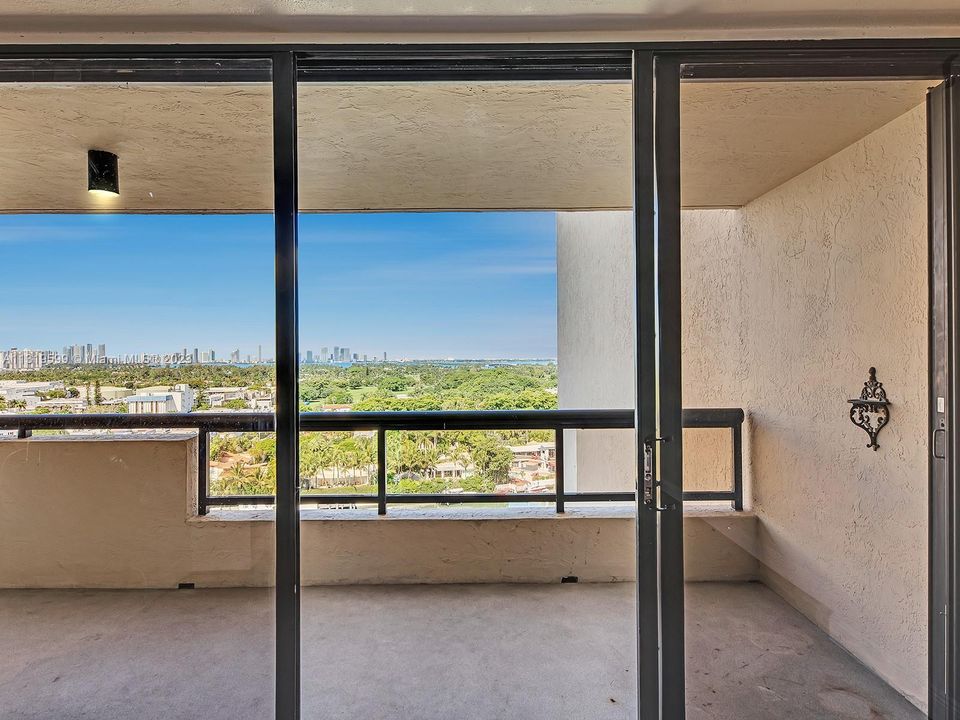 Recently Rented: $2,800 (1 beds, 1 baths, 848 Square Feet)