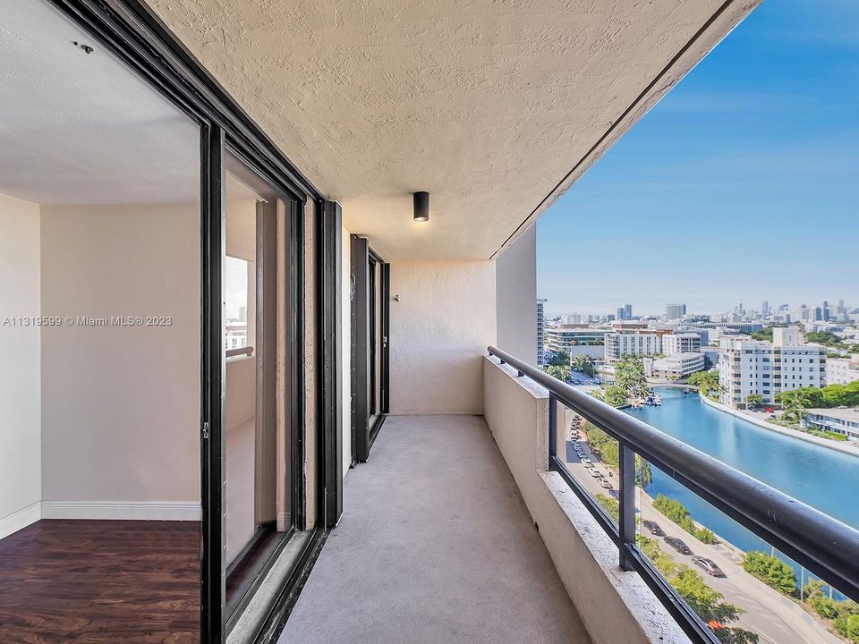 Recently Rented: $2,800 (1 beds, 1 baths, 848 Square Feet)