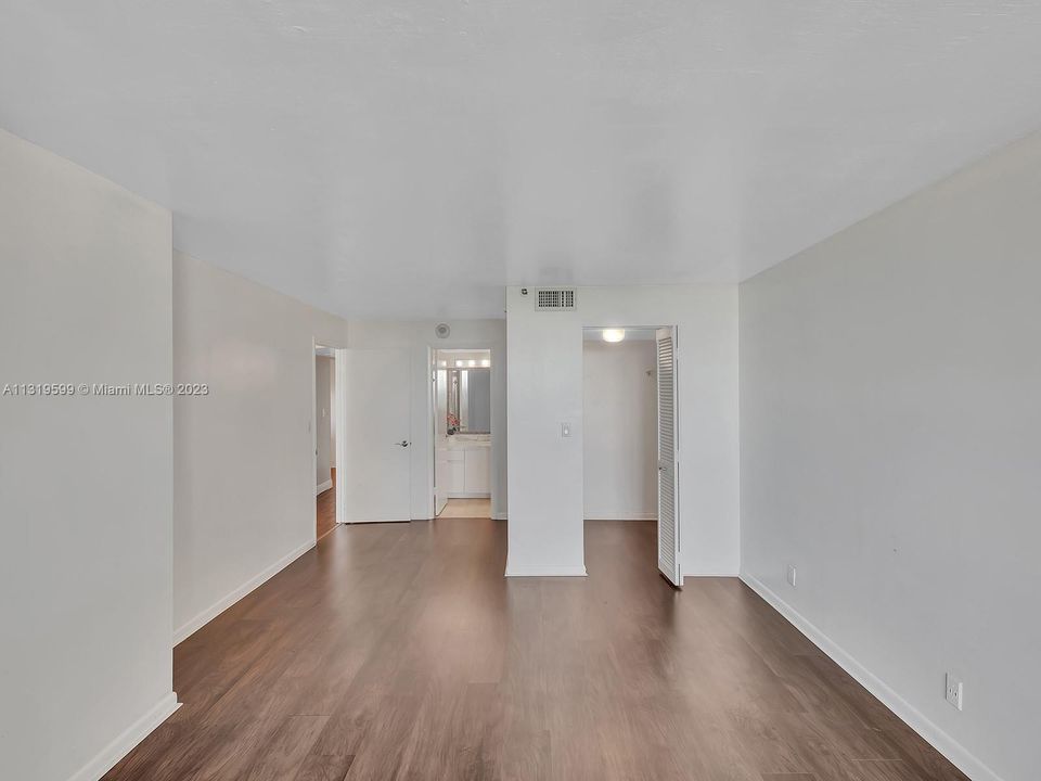 Recently Rented: $2,800 (1 beds, 1 baths, 848 Square Feet)