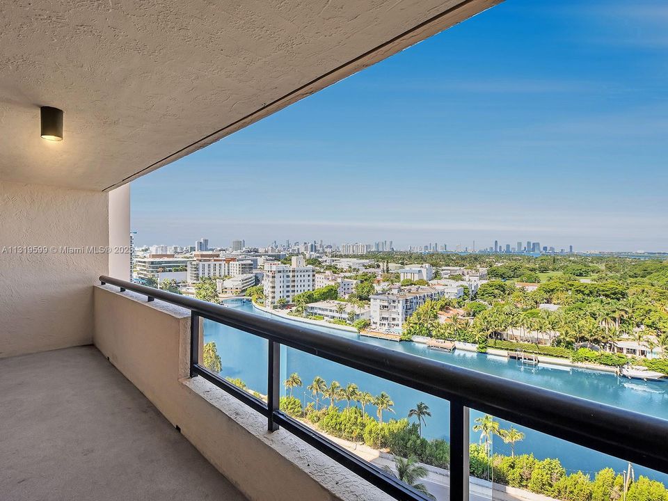 Recently Rented: $2,800 (1 beds, 1 baths, 848 Square Feet)