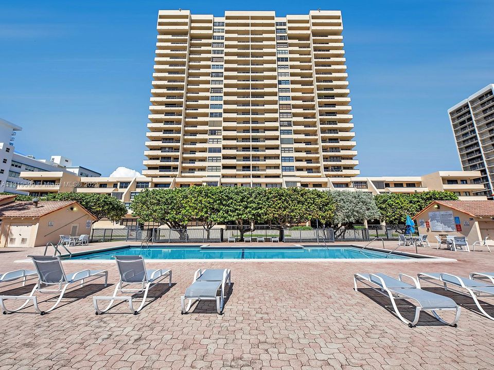 Recently Rented: $2,800 (1 beds, 1 baths, 848 Square Feet)