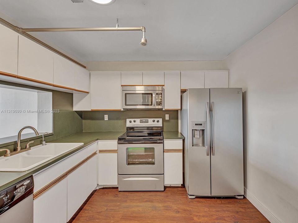 Recently Rented: $2,800 (1 beds, 1 baths, 848 Square Feet)