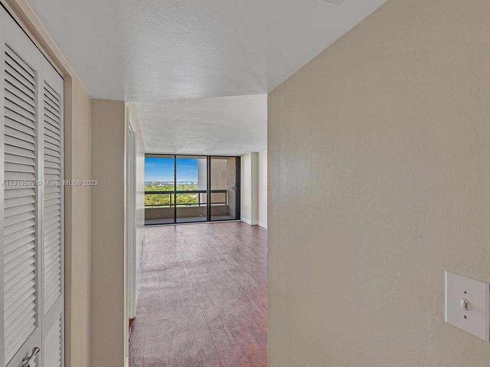 Recently Rented: $2,800 (1 beds, 1 baths, 848 Square Feet)