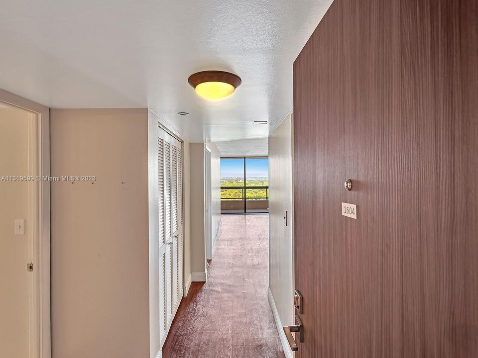 Recently Rented: $2,800 (1 beds, 1 baths, 848 Square Feet)