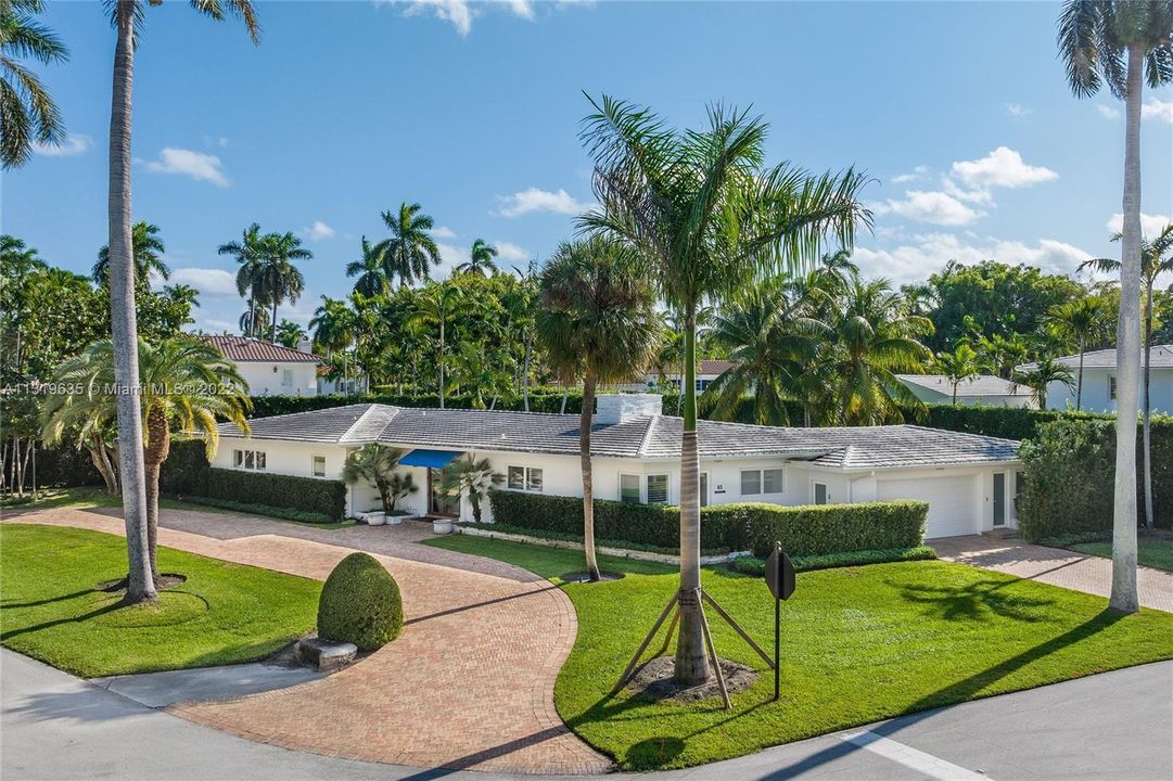 Recently Sold: $5,400,000 (4 beds, 4 baths, 2421 Square Feet)