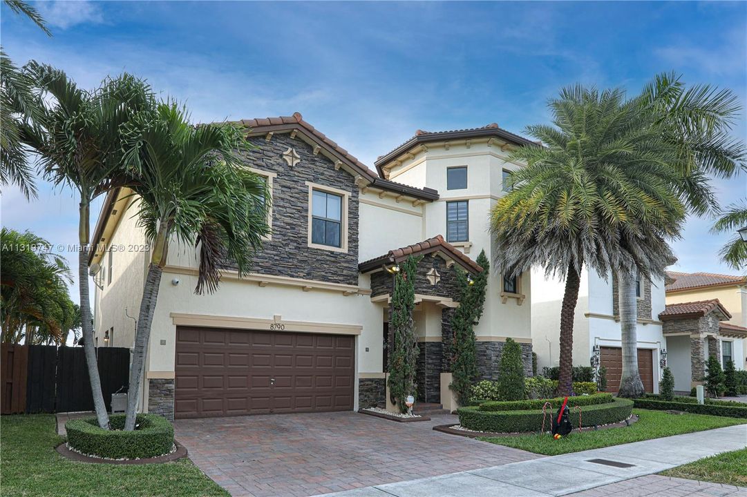 Recently Sold: $1,090,000 (5 beds, 5 baths, 4159 Square Feet)