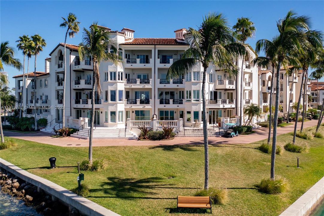 Recently Sold: $7,100,000 (3 beds, 3 baths, 3317 Square Feet)