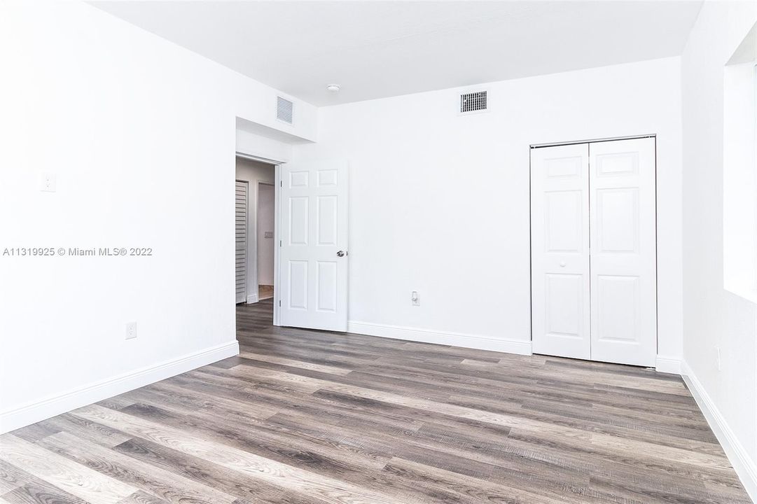 最近售出: $750,000 (0 贝兹, 0 浴室, 0 平方英尺)