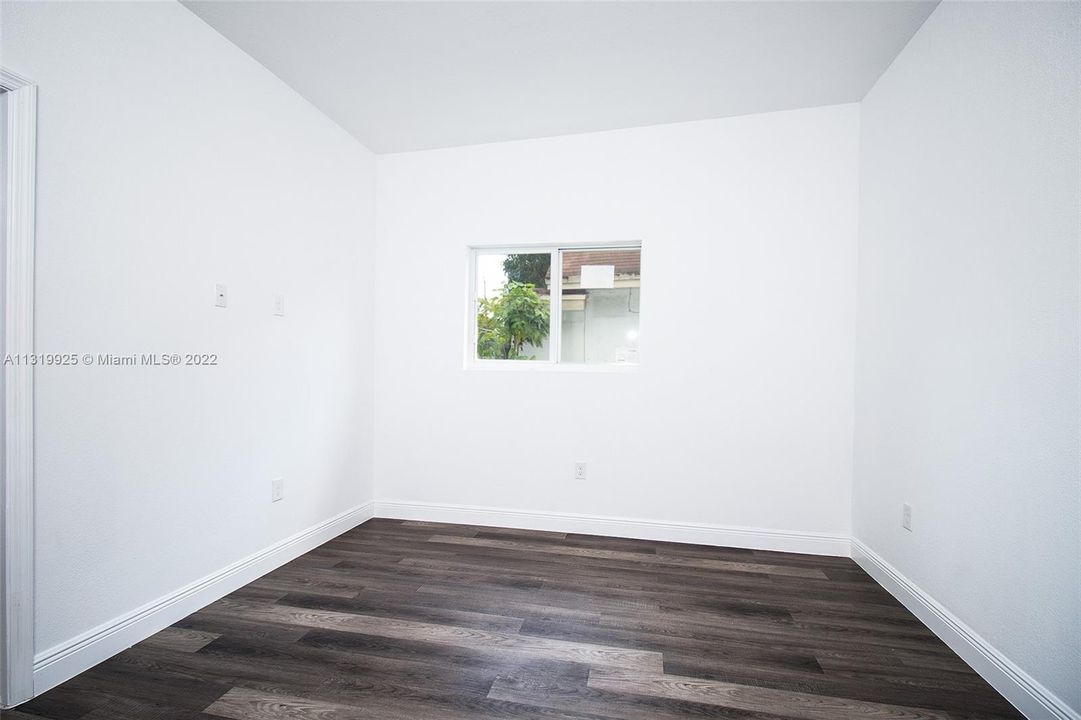 最近售出: $750,000 (0 贝兹, 0 浴室, 0 平方英尺)