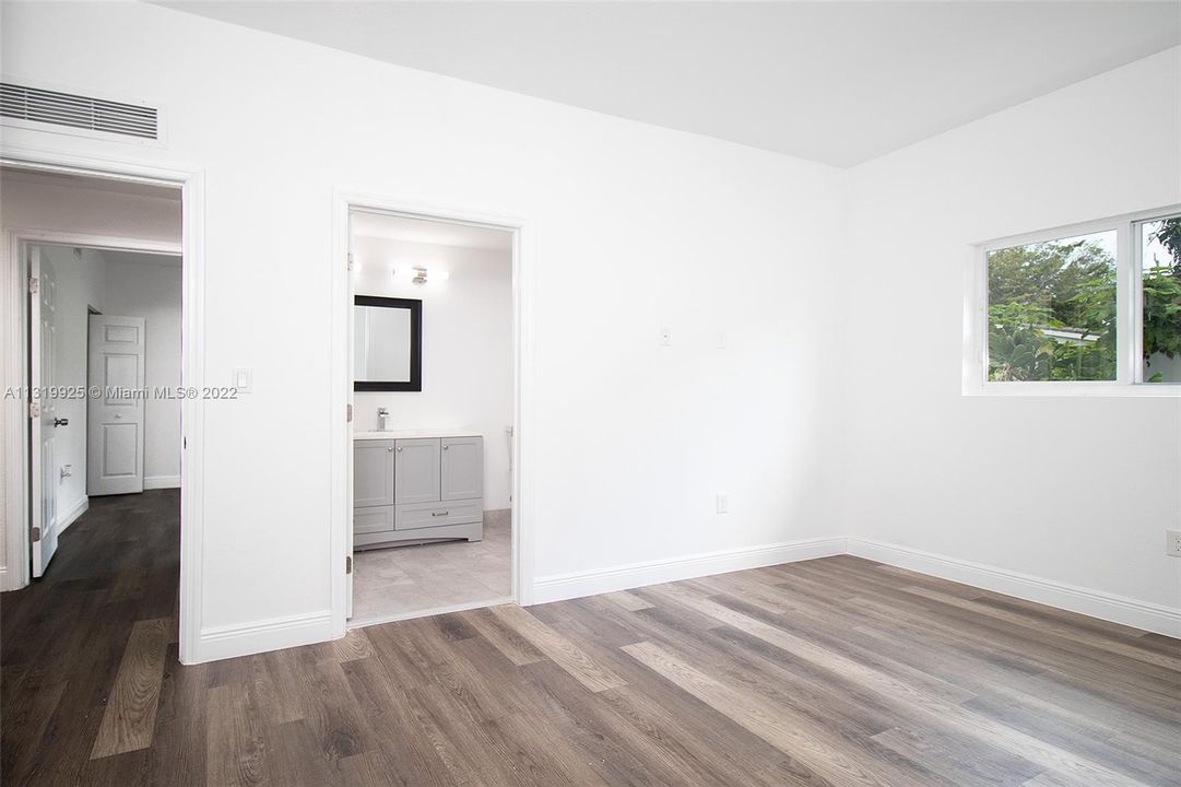 最近售出: $750,000 (0 贝兹, 0 浴室, 0 平方英尺)