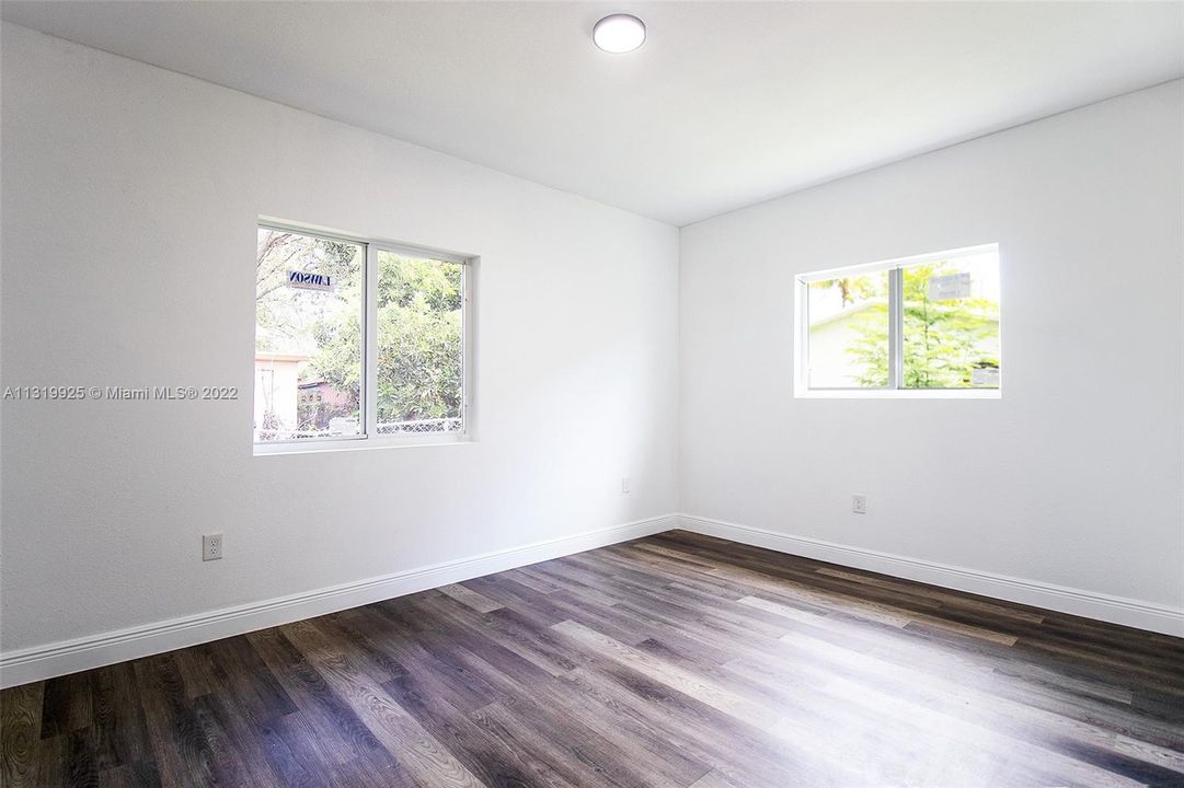 最近售出: $750,000 (0 贝兹, 0 浴室, 0 平方英尺)