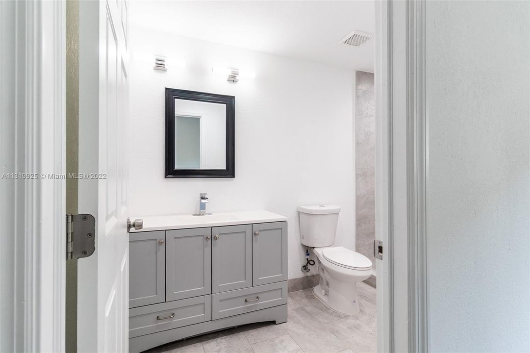 最近售出: $750,000 (0 贝兹, 0 浴室, 0 平方英尺)