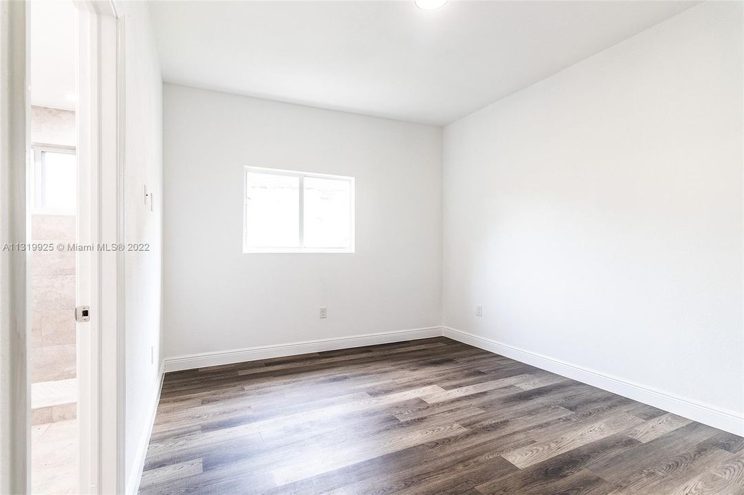 最近售出: $750,000 (0 贝兹, 0 浴室, 0 平方英尺)