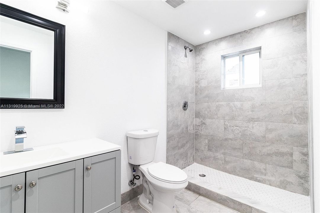 最近售出: $750,000 (0 贝兹, 0 浴室, 0 平方英尺)