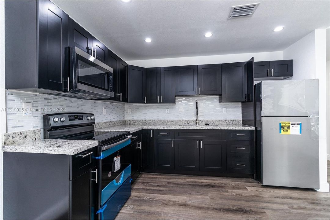 最近售出: $750,000 (0 贝兹, 0 浴室, 0 平方英尺)