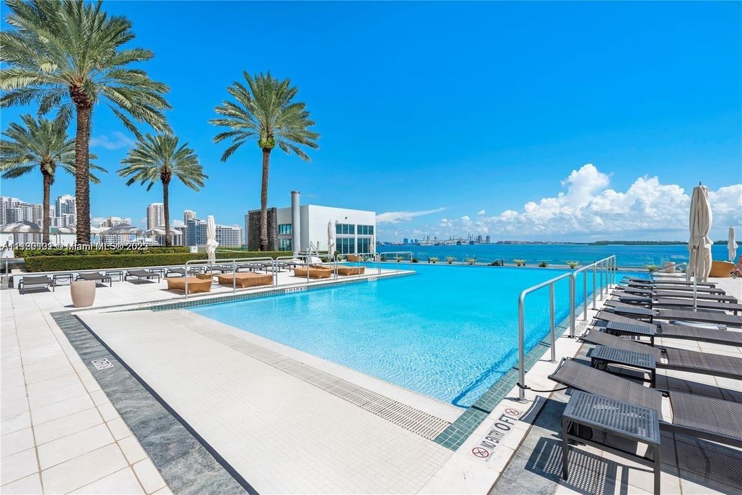 Recently Sold: $1,875,000 (2 beds, 3 baths, 1730 Square Feet)