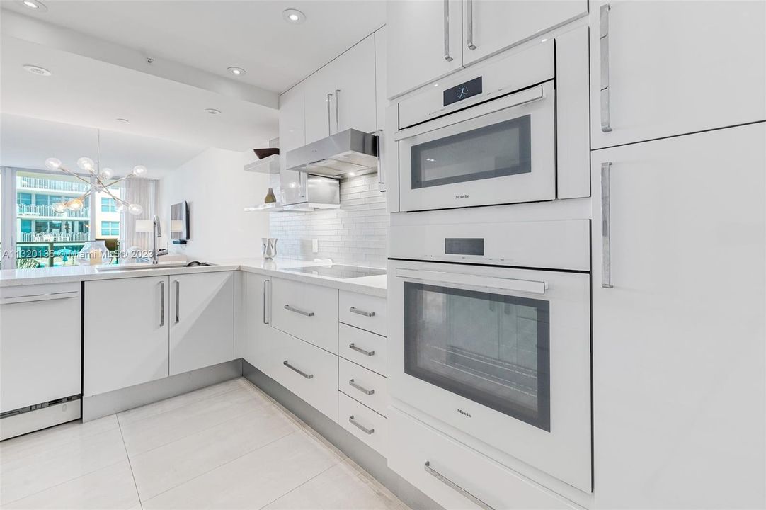 Recently Sold: $1,999,000 (2 beds, 2 baths, 1450 Square Feet)