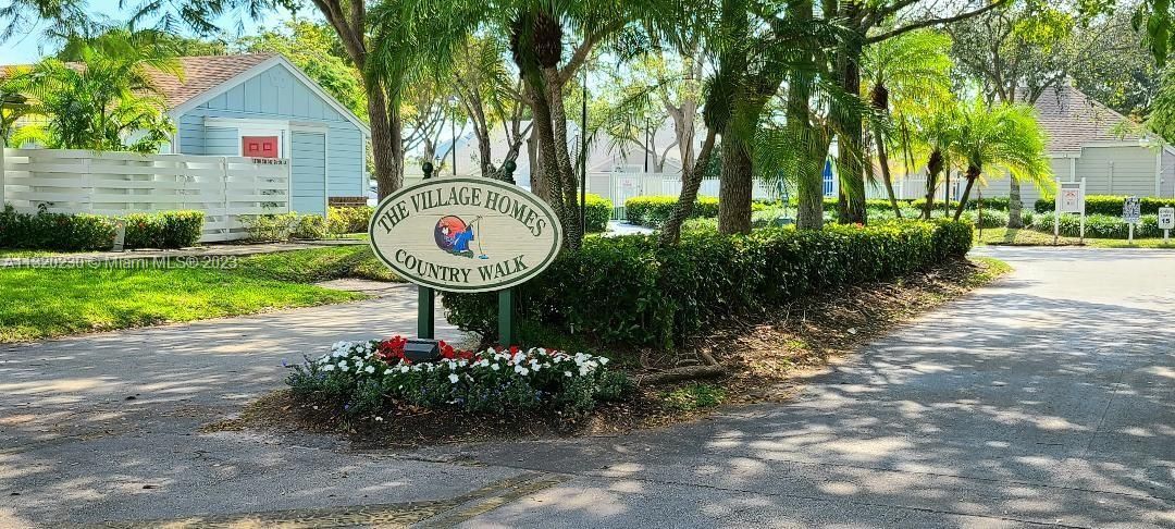 最近售出: $250,000 (2 贝兹, 1 浴室, 738 平方英尺)