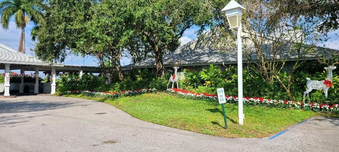 最近售出: $250,000 (2 贝兹, 1 浴室, 738 平方英尺)