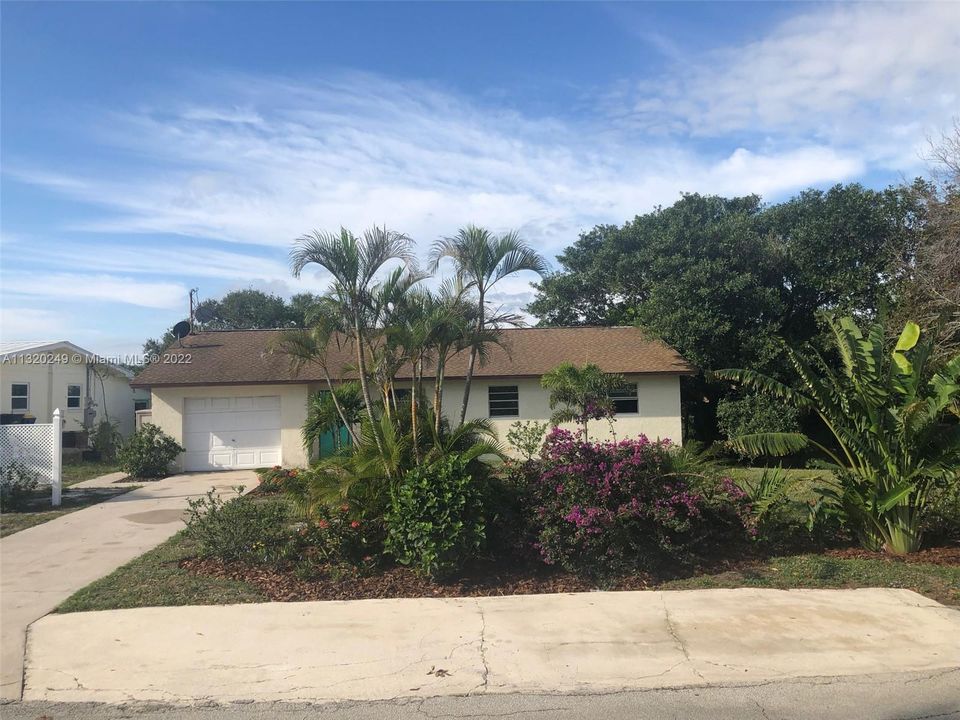 Recently Sold: $349,000 (3 beds, 2 baths, 1248 Square Feet)