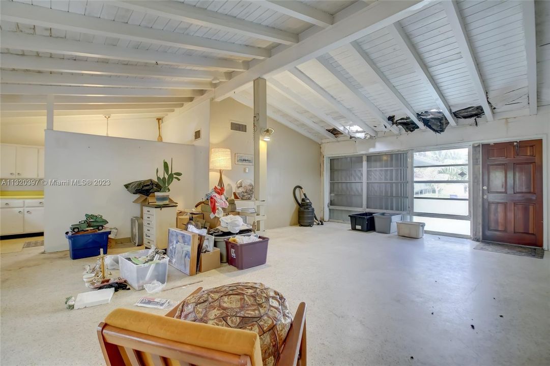 For Sale: $900,000 (3 beds, 2 baths, 1560 Square Feet)
