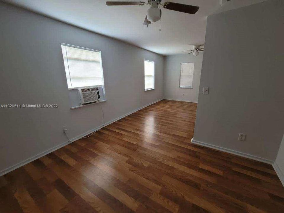 Recently Rented: $1,700 (3 beds, 1 baths, 1004 Square Feet)