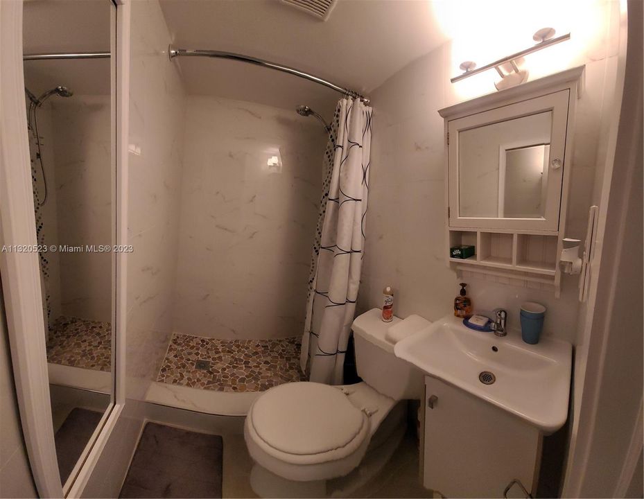 最近租的: $1,000 (1 贝兹, 1 浴室, 684 平方英尺)