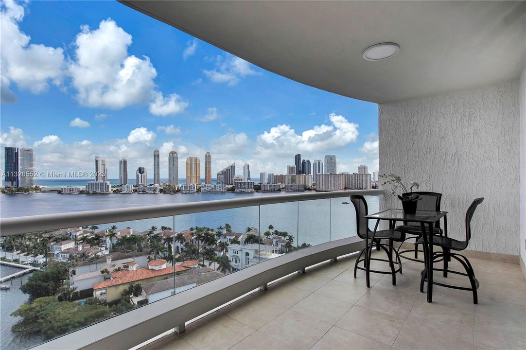 Recently Sold: $2,650,000 (3 beds, 3 baths, 2840 Square Feet)