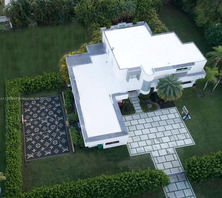 Recientemente alquilado: $35,000 (4 camas, 4 baños, 5000 Pies cuadrados)