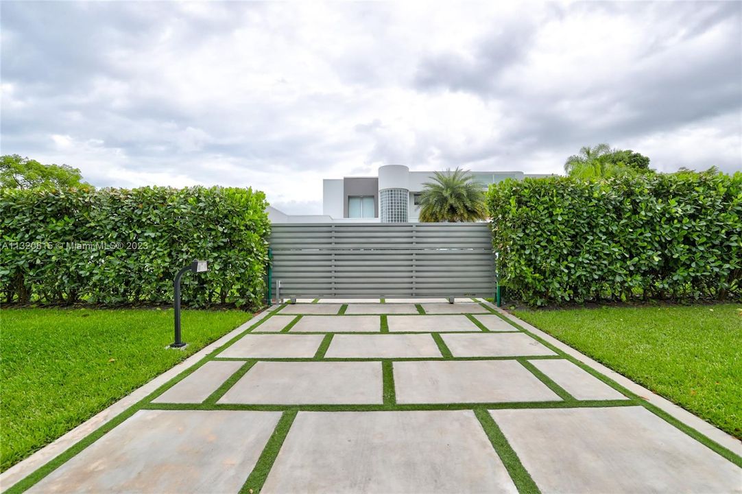 Recientemente alquilado: $35,000 (4 camas, 4 baños, 5000 Pies cuadrados)