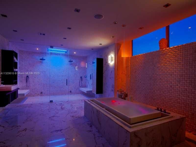 Recientemente alquilado: $35,000 (4 camas, 4 baños, 5000 Pies cuadrados)