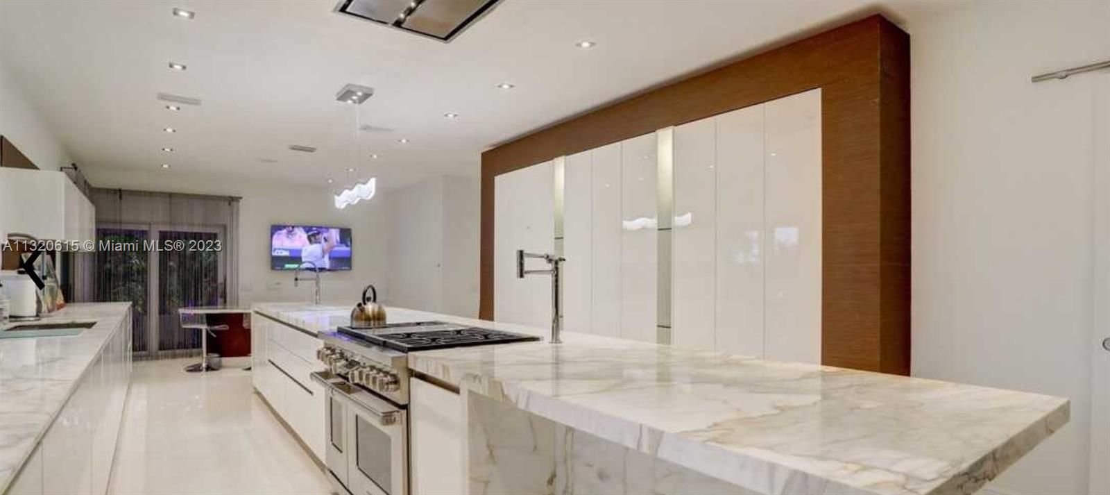 Recientemente alquilado: $35,000 (4 camas, 4 baños, 5000 Pies cuadrados)