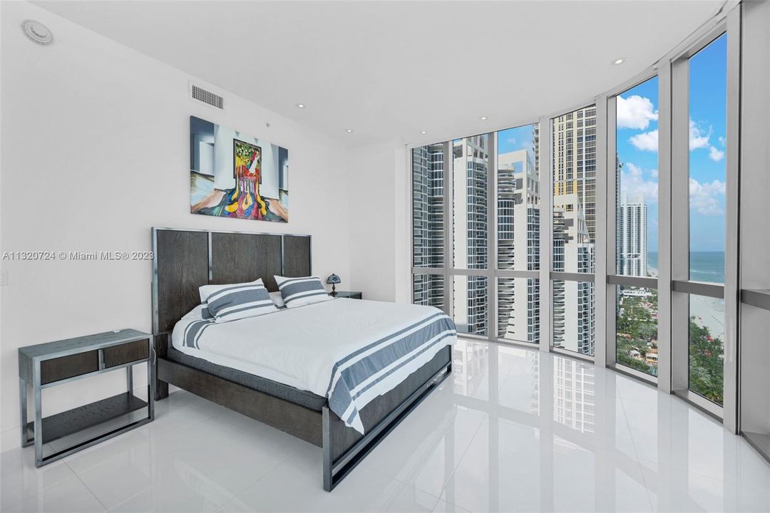 Recently Sold: $3,650,000 (2 beds, 4 baths, 2703 Square Feet)