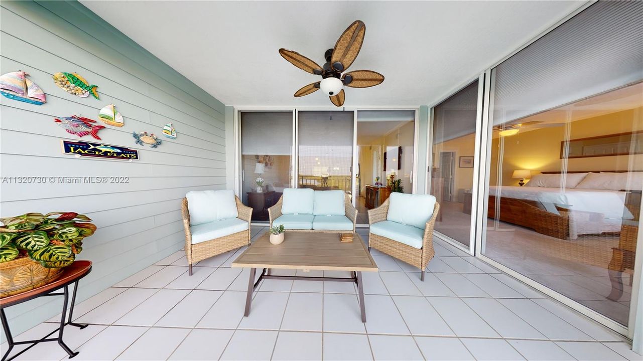 Recently Sold: $799,000 (2 beds, 2 baths, 1099 Square Feet)