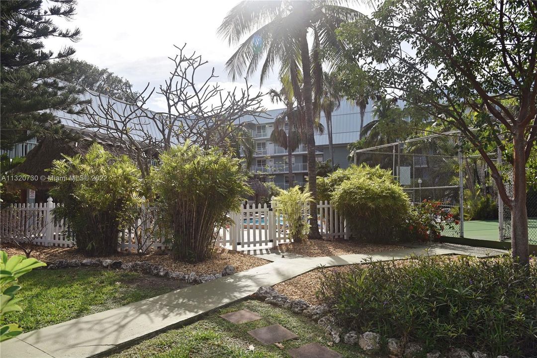 Recently Sold: $799,000 (2 beds, 2 baths, 1099 Square Feet)
