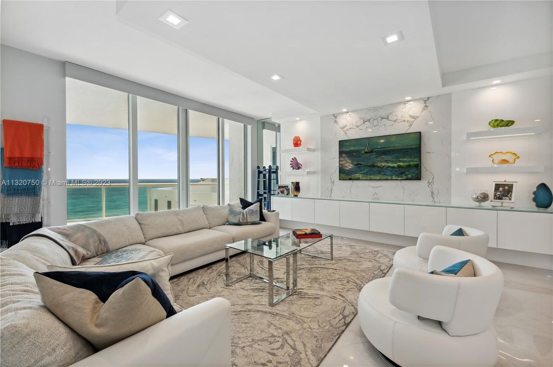 Recently Sold: $1,900,000 (3 beds, 3 baths, 2720 Square Feet)