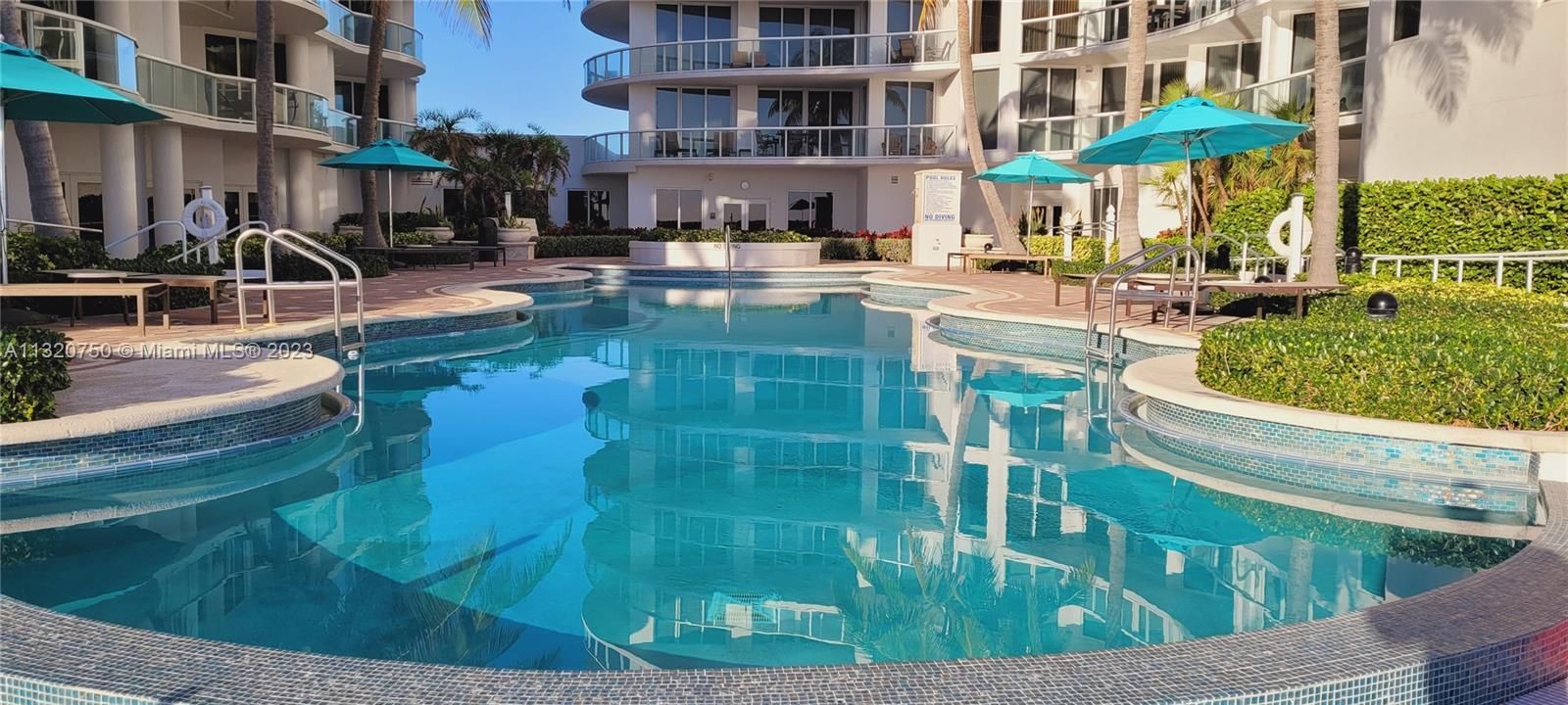 Recently Sold: $1,900,000 (3 beds, 3 baths, 2720 Square Feet)