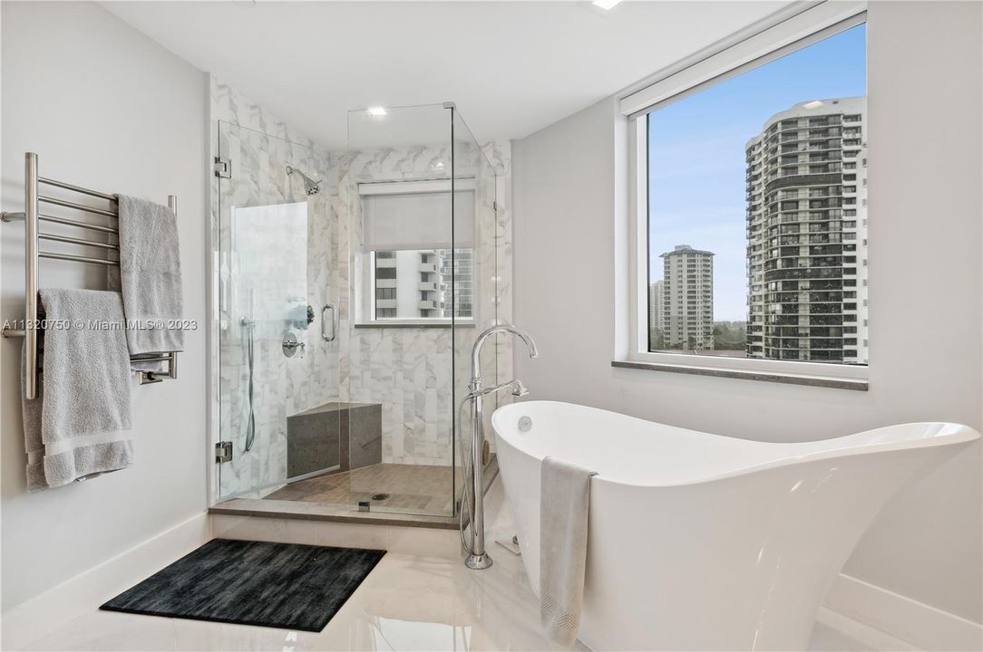 Recently Sold: $1,900,000 (3 beds, 3 baths, 2720 Square Feet)