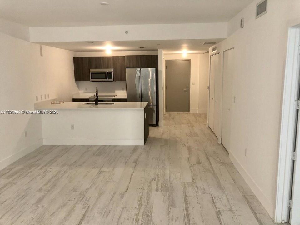 For Rent: $3,900 (1 beds, 2 baths, 979 Square Feet)
