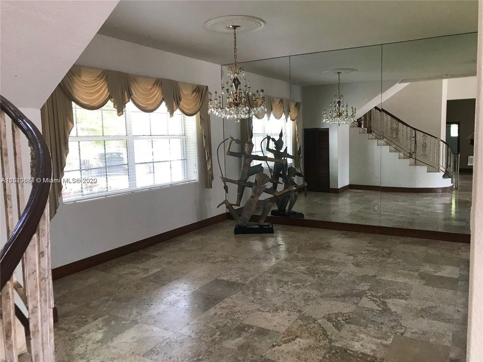 Недавно арендовано: $9,500 (8 спален, 5 ванн, 5131 Квадратных фут)