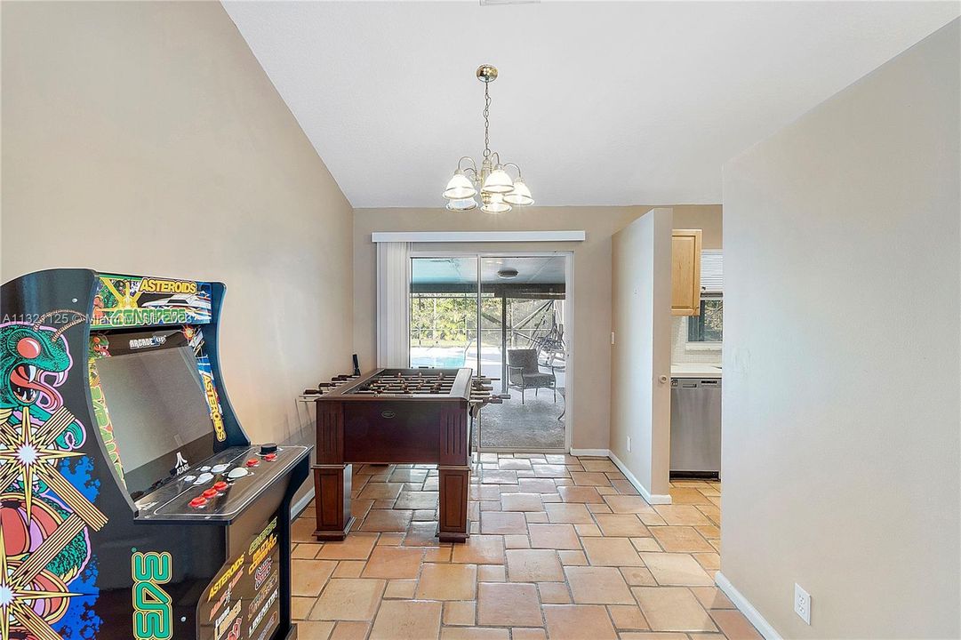 Recently Sold: $525,000 (3 beds, 2 baths, 1469 Square Feet)