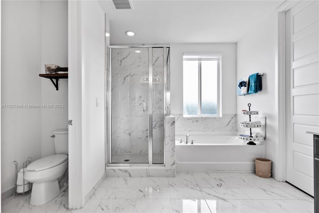 Recently Rented: $6,800 (5 beds, 4 baths, 3491 Square Feet)