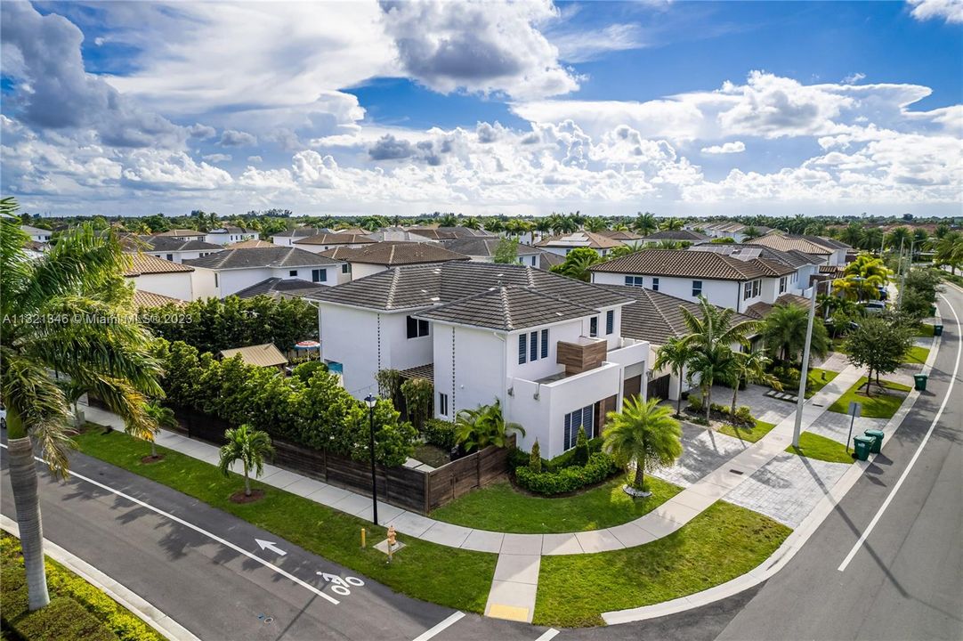 Recently Rented: $6,800 (5 beds, 4 baths, 3491 Square Feet)