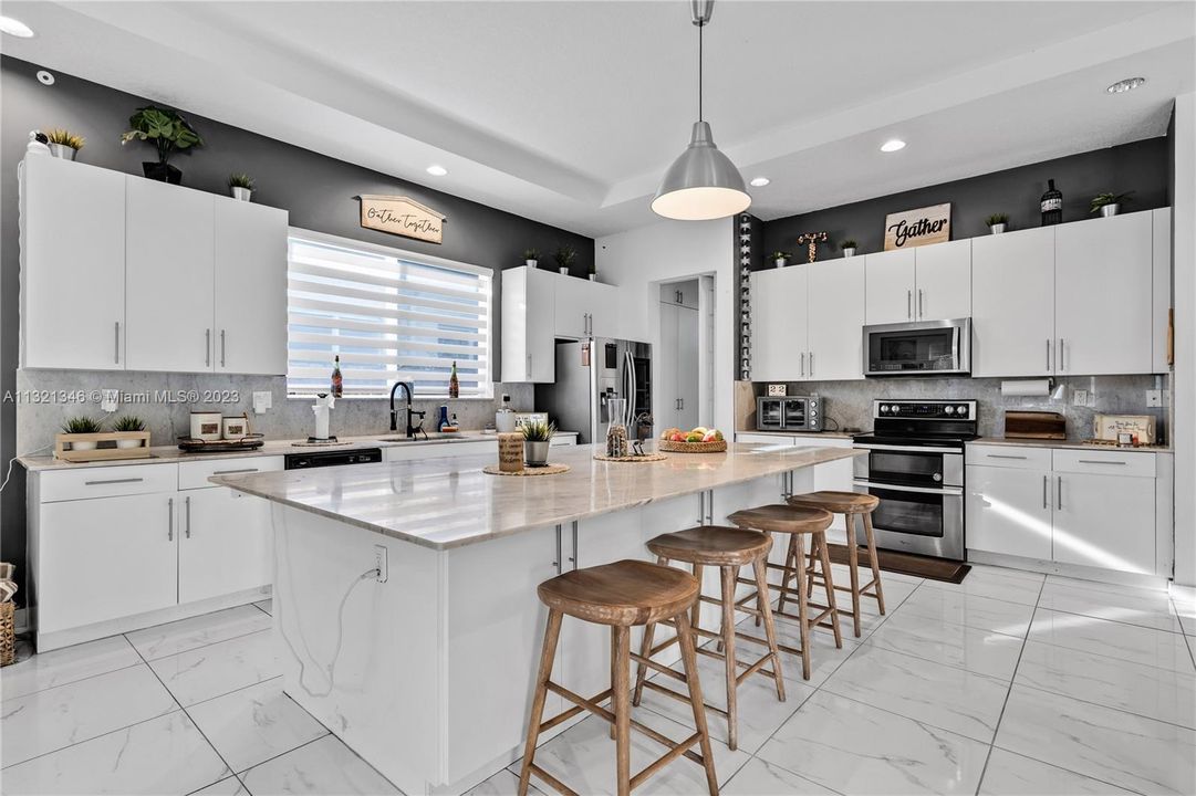 Recently Rented: $6,800 (5 beds, 4 baths, 3491 Square Feet)