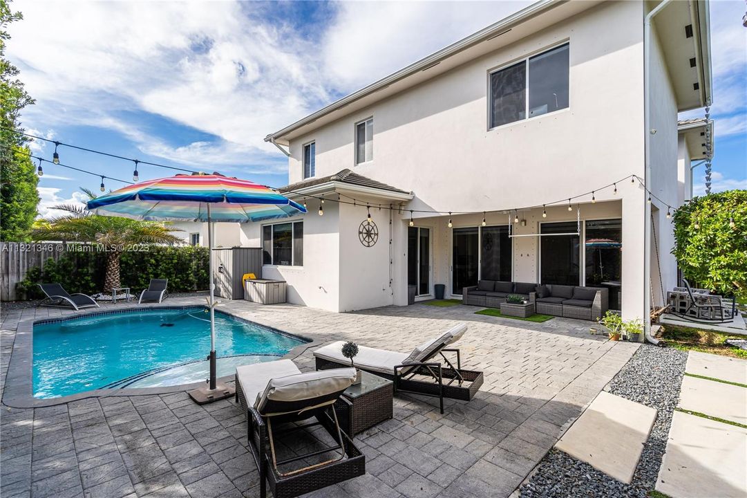 Recently Rented: $6,800 (5 beds, 4 baths, 3491 Square Feet)