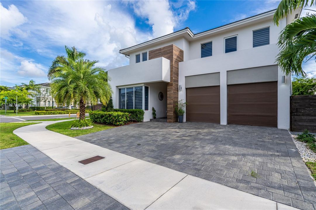 Recently Rented: $6,800 (5 beds, 4 baths, 3491 Square Feet)